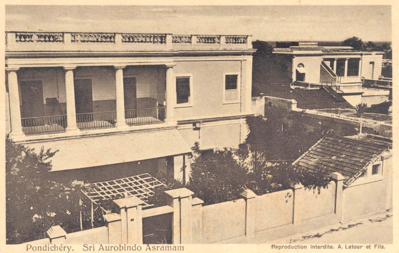 05-02 - Pondichery - ashram - batiment et entree - 2